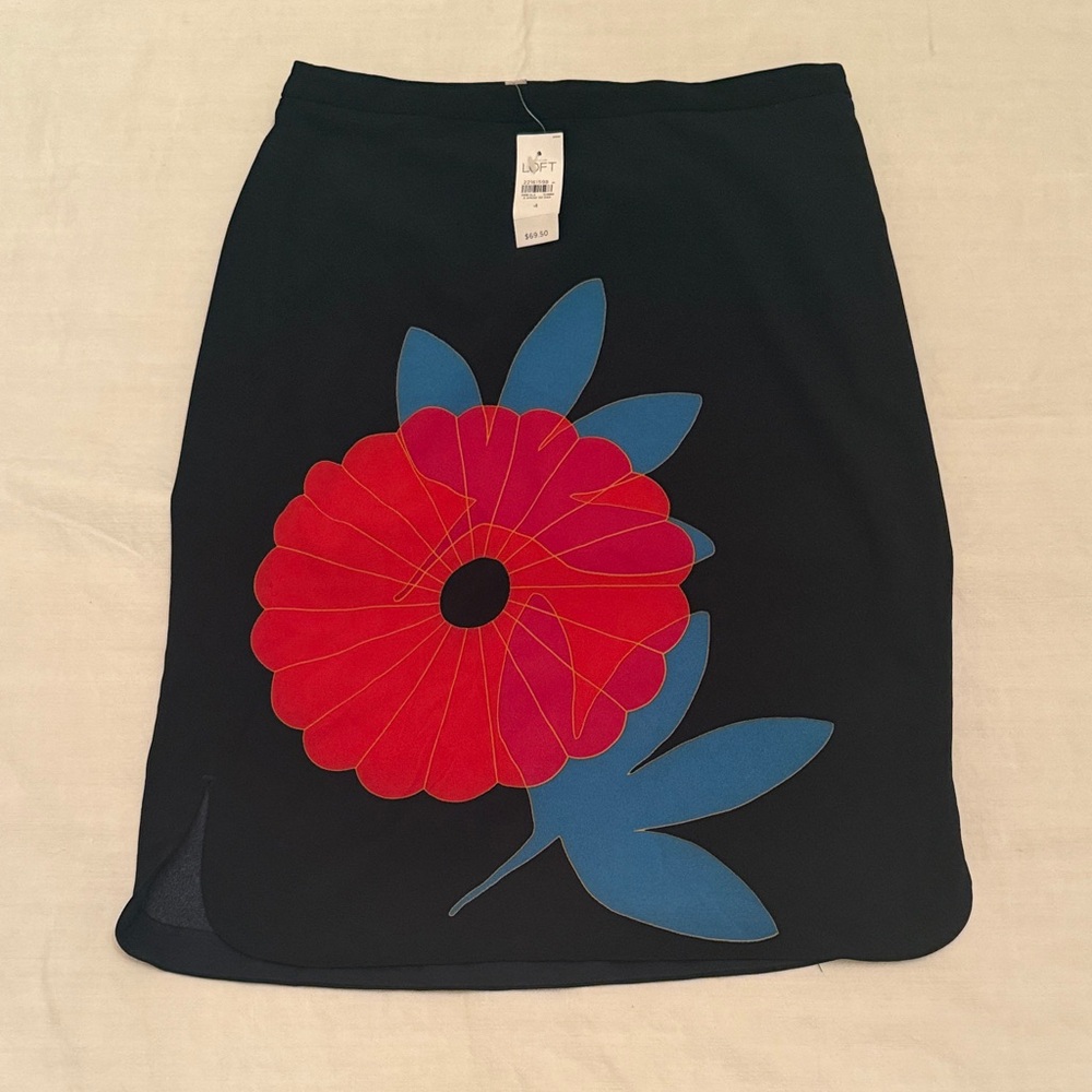 LOFT Black PencilSkirt with Red Floral Design Size 4